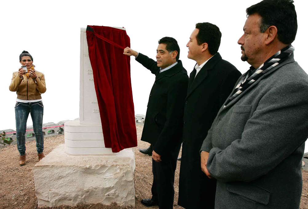 El gobernador Jorge Herrera Caldera y el alcalde Adán Soria, inaugurando el ecocidio el pasado 16 de febrero de 2012.