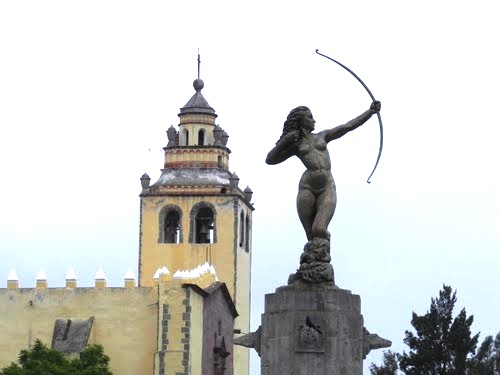 La escultura original de La Diana Cazadora, ubicada en la plaza central de Ixmiquilpan, Hgo.