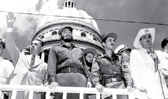 El general Lázaro Cárdenas con Fidel Castro, en la Habana, Cuba, siempre al lado de las luchas libertarias de los pueblos latinoamericanos.