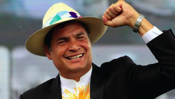 El presidente ecuatoriano Rafael Correa, la piedra en el zapato de los gobiernos sucios de Estados Unidos y Gran Bretaña.