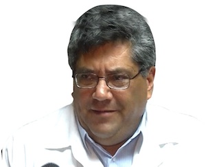 Dr. José Gonzalez Macouzet, director del Hospital Materno Infantil del IMSS en Durango.  Maltratos y negligencias, el pan de cada día para los derechohabientes.