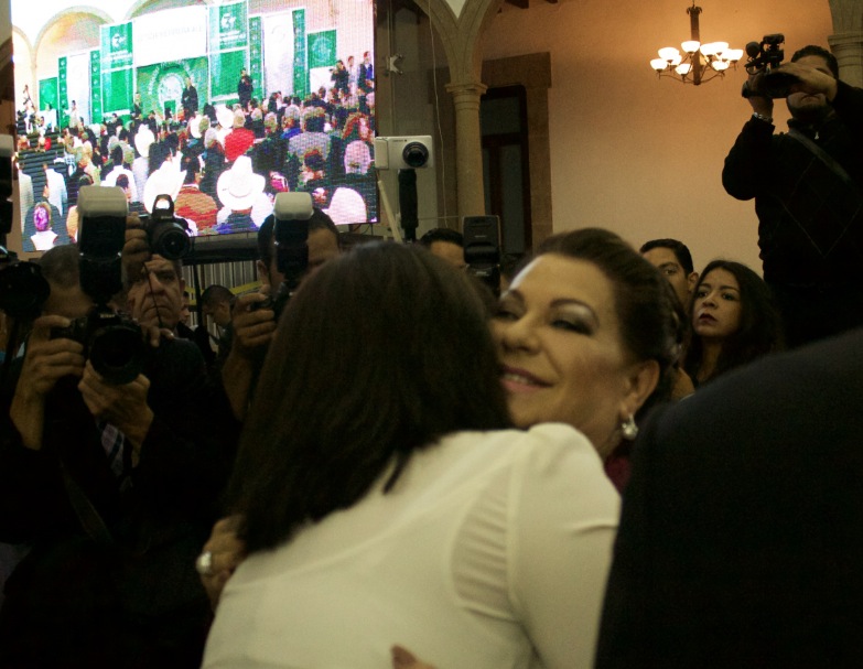 (1). La senadora Leticia Herrera Ale . Toda la clase política duranguense y más de tres mil ciudadanos acudieron a escuchar su tercer informe.