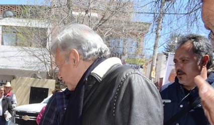  El jefe delegacional de Tláhuac, Rigoberto Salgado, atrás de López Obrador, de gira en Durango en día y horario de trabajo, el viernes 11 de marzo.
