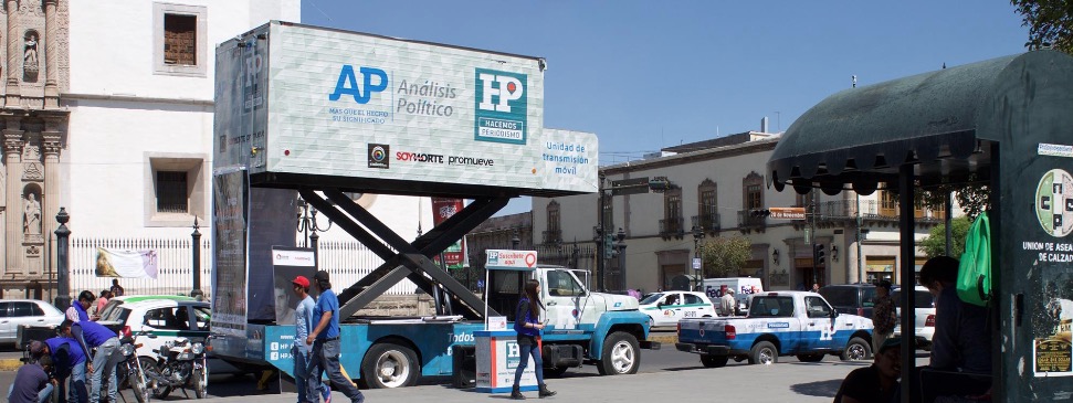 Camiones, camionetas y flotillas de autos de Análisis Político y HP comenzaron a hacerse notorios en las calles de Durango durante este sexenio.