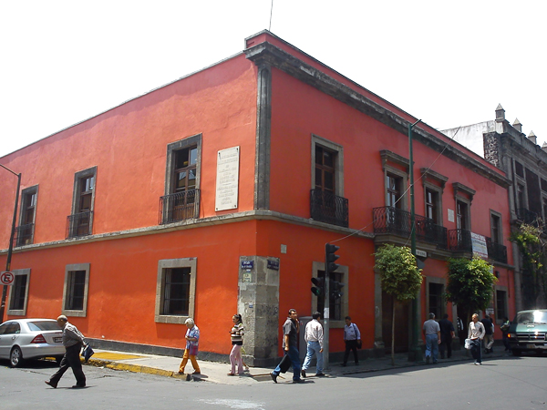 Museo Leona Vicario, ubicado en la esquina de las calles de Brasil y Colombia, en el centro de la Ciudad de México.