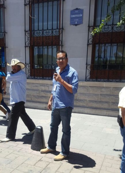 El gandalla inspector del municipio de Durango, quería 600 pesos para no decomisarle su mercancía a Juan Antonio Arredondo. 