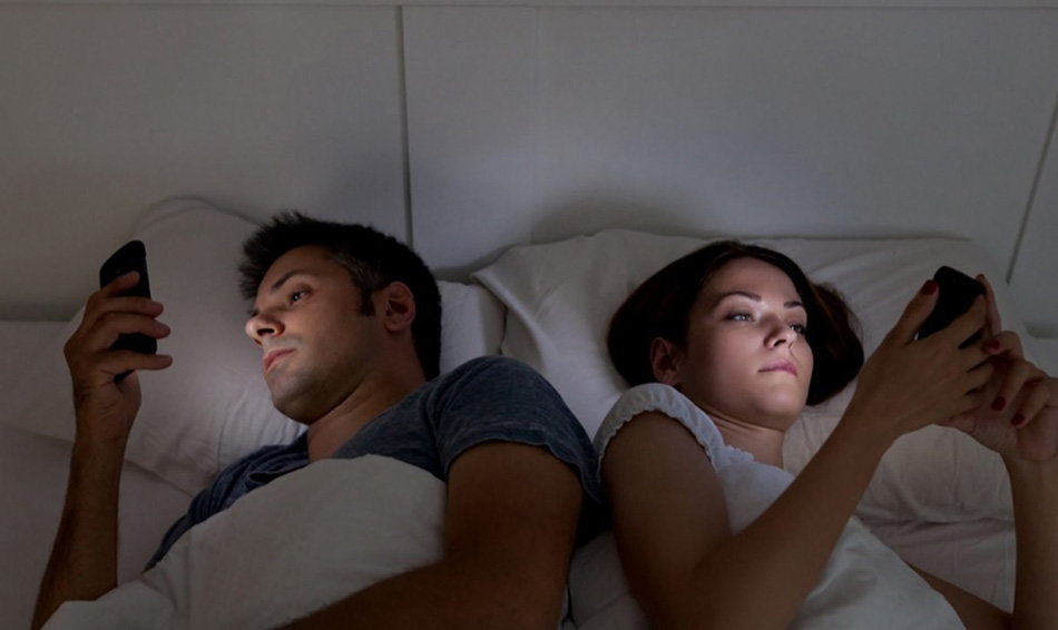 Cómo el celular afecta las relaciones sexuales y de pareja – Periódico  Razacero